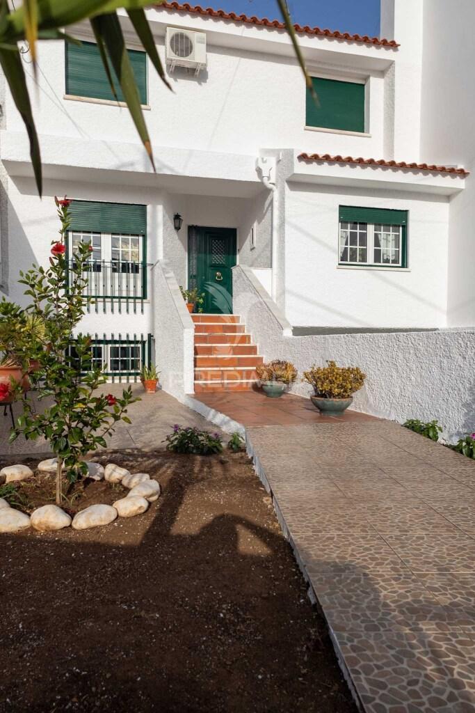 Moradia t6 com jardim em elvas