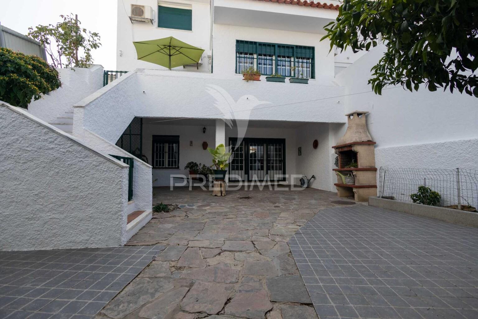Moradia t6 com jardim em elvas