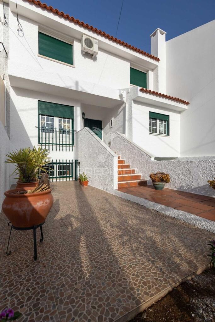 Moradia t6 com jardim em elvas