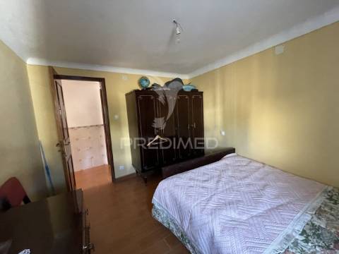 Moradia t3 à venda com terreno de 5.000 m² – carvalhal (mêda)