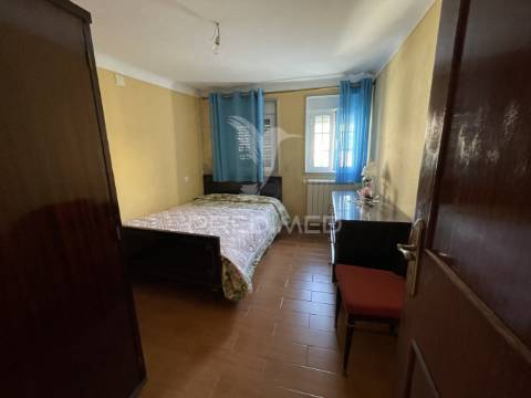 Moradia t3 à venda com terreno de 5.000 m² – carvalhal (mêda)