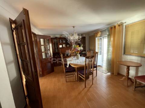 Moradia t3 à venda com terreno de 5.000 m² – carvalhal (mêda)