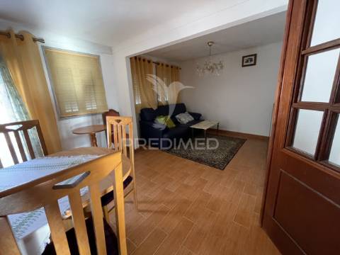 Moradia t3 à venda com terreno de 5.000 m² – carvalhal (mêda)