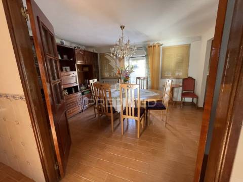 Moradia t3 à venda com terreno de 5.000 m² – carvalhal (mêda)