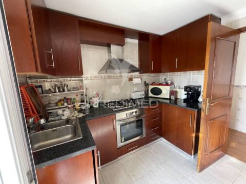 Moradia t3 à venda com terreno de 5.000 m² – carvalhal (mêda)