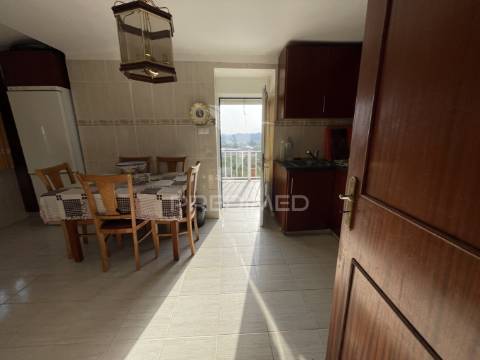 Moradia t3 à venda com terreno de 5.000 m² – carvalhal (mêda)