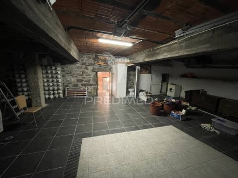 Moradia t3 à venda com terreno de 5.000 m² – carvalhal (mêda)