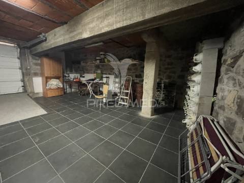 Moradia t3 à venda com terreno de 5.000 m² – carvalhal (mêda)