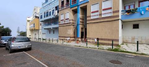 T1 magoito com varanda e parqueamento