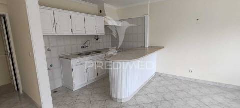 T1 magoito com varanda e parqueamento