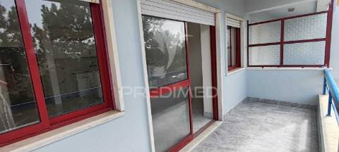 T1 magoito com varanda e parqueamento