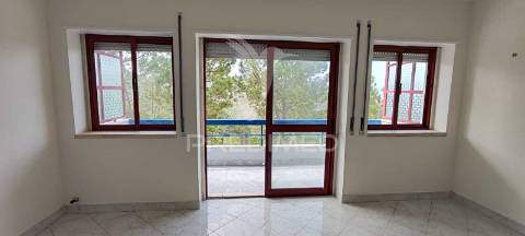 T1 magoito com varanda e parqueamento