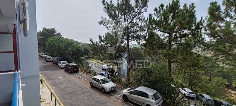 T1 magoito com varanda e parqueamento