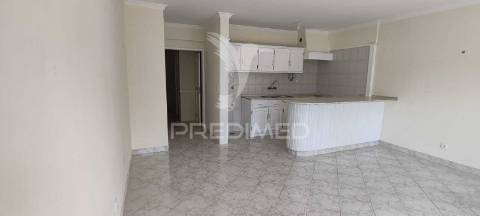 T1 magoito com varanda e parqueamento