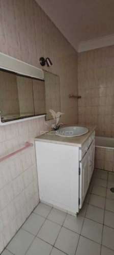 T1 magoito com varanda e parqueamento