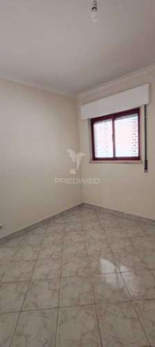 T1 magoito com varanda e parqueamento