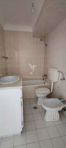 T1 magoito com varanda e parqueamento