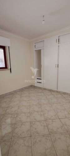 T1 magoito com varanda e parqueamento