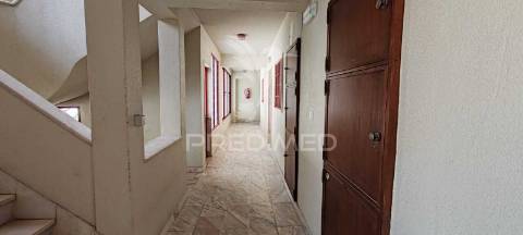 T1 magoito com varanda e parqueamento