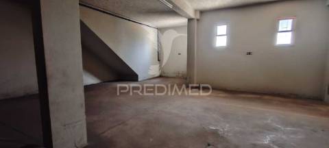 T1 magoito com varanda e parqueamento