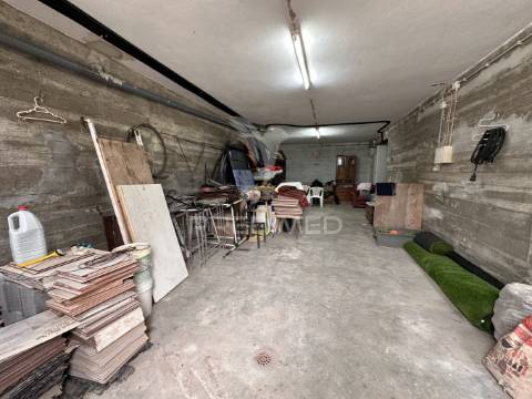 Moradia t7 com piscina e garagem na lagoa de albufeira