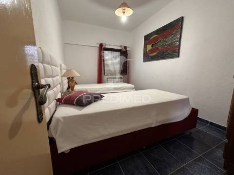 Moradia t7 com piscina e garagem na lagoa de albufeira