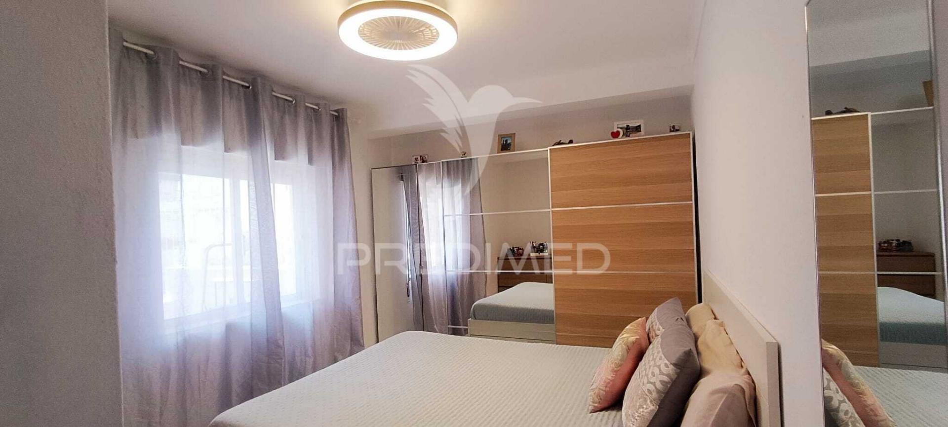 Apartamento t1+1 em ferragudo com terraço a 5 minutos de várias praias paradisíacas!