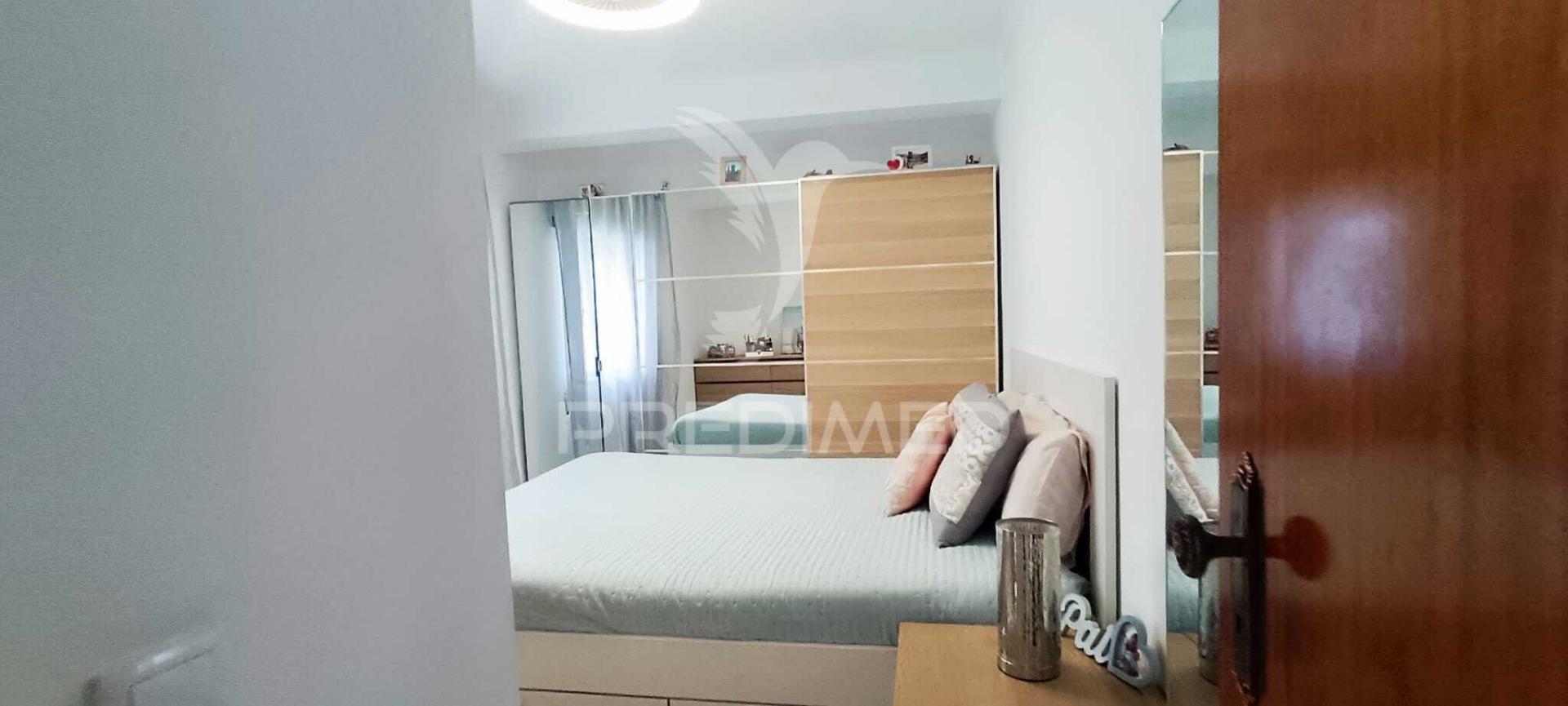 Apartamento t1+1 em ferragudo com terraço a 5 minutos de várias praias paradisíacas!