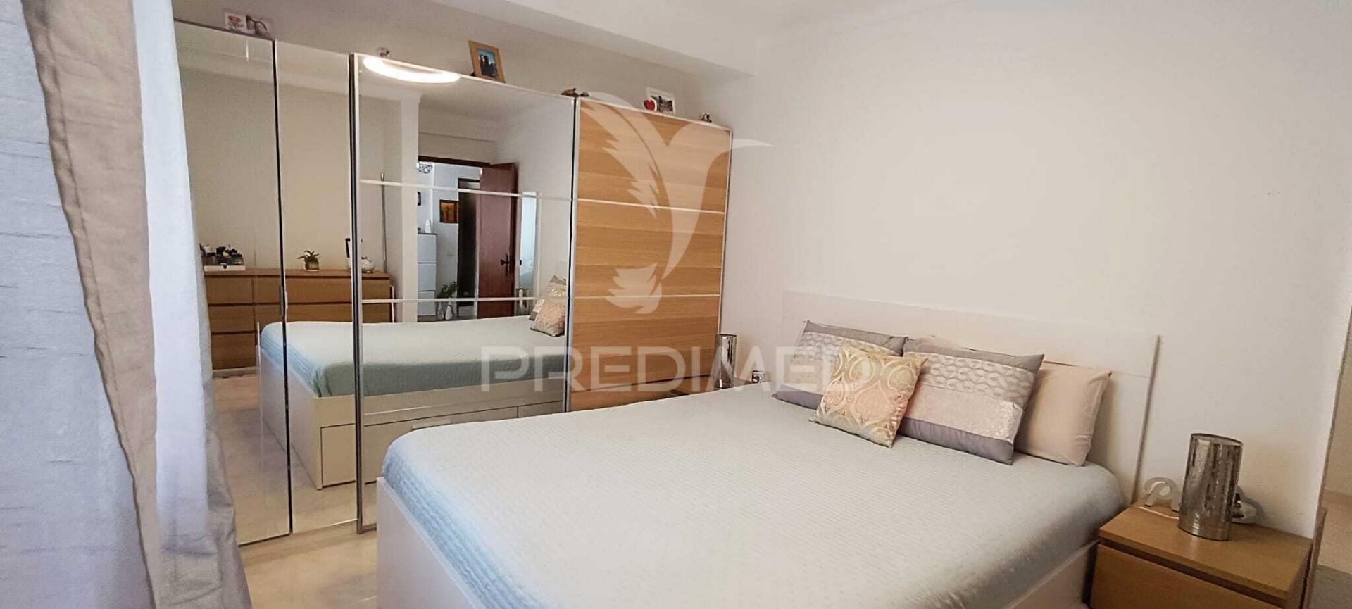 Apartamento t1+1 em ferragudo com terraço a 5 minutos de várias praias paradisíacas!