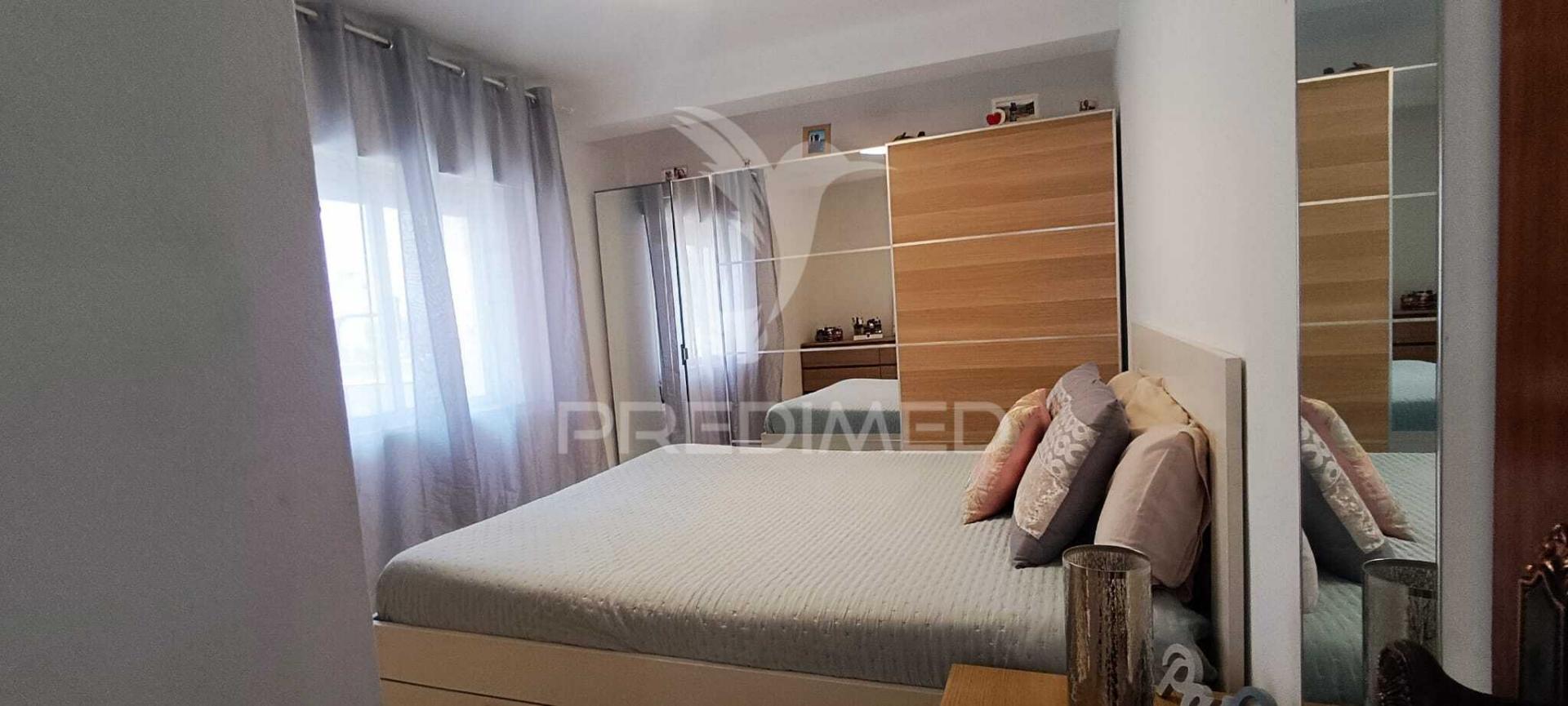 Apartamento t1+1 em ferragudo com terraço a 5 minutos de várias praias paradisíacas!