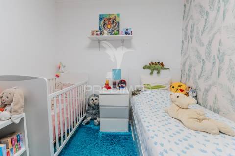 Apartamento t1+1 em ferragudo com terraço a 5 minutos de várias praias paradisíacas!