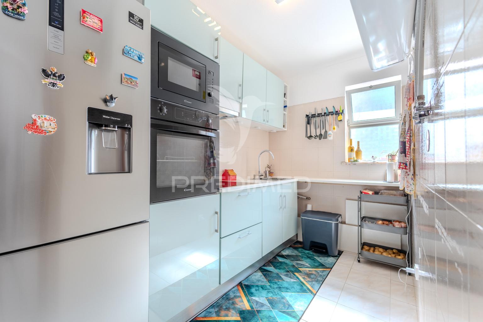 Apartamento t1+1 em ferragudo com terraço a 5 minutos de várias praias paradisíacas!