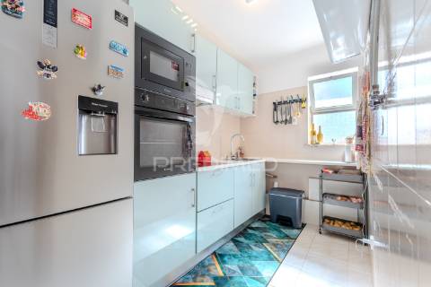 Apartamento t1+1 em ferragudo com terraço a 5 minutos de várias praias paradisíacas!