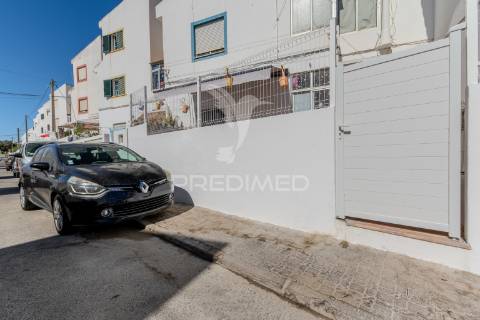 Apartamento t1+1 em ferragudo com terraço a 5 minutos de várias praias paradisíacas!