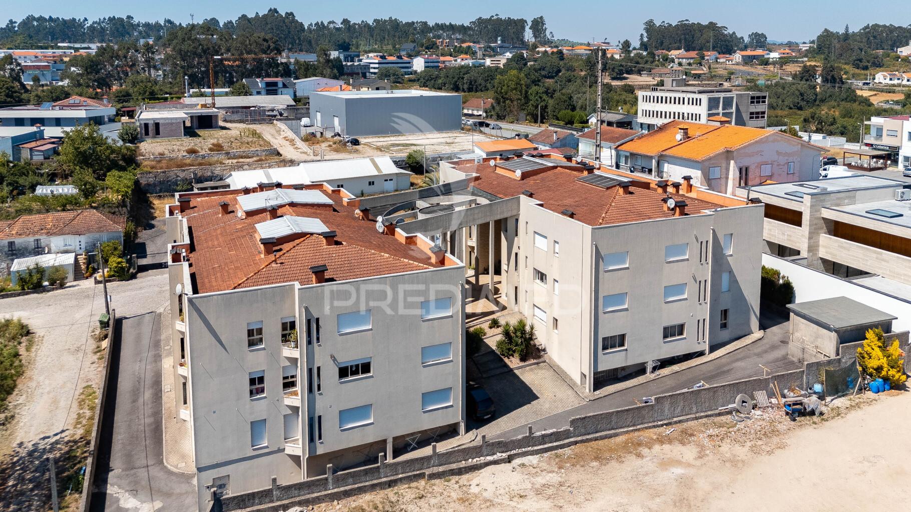 Apartamento t2 para venda em sobrosa, paredes