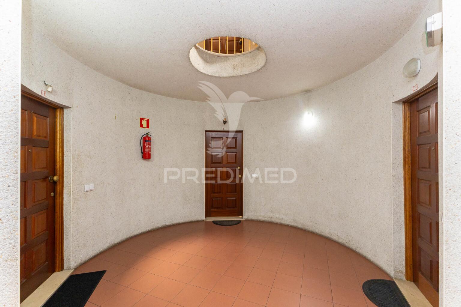 Apartamento t2 para venda em sobrosa, paredes
