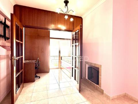 Apartamento t1, c/ garagem, fátima