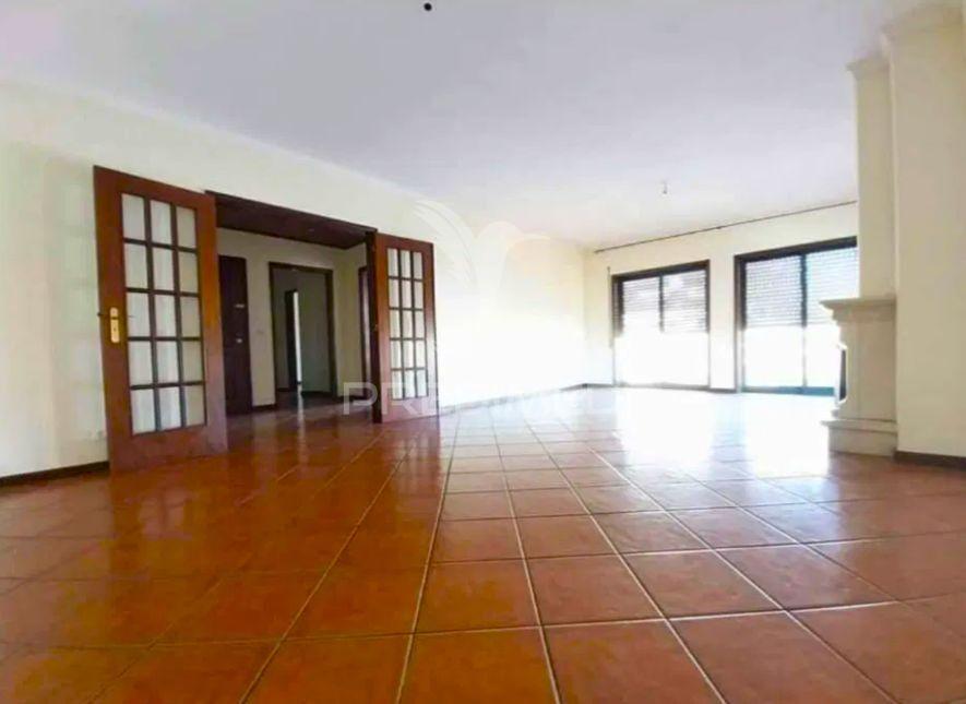 Apartamento t4 duplex em santa joana