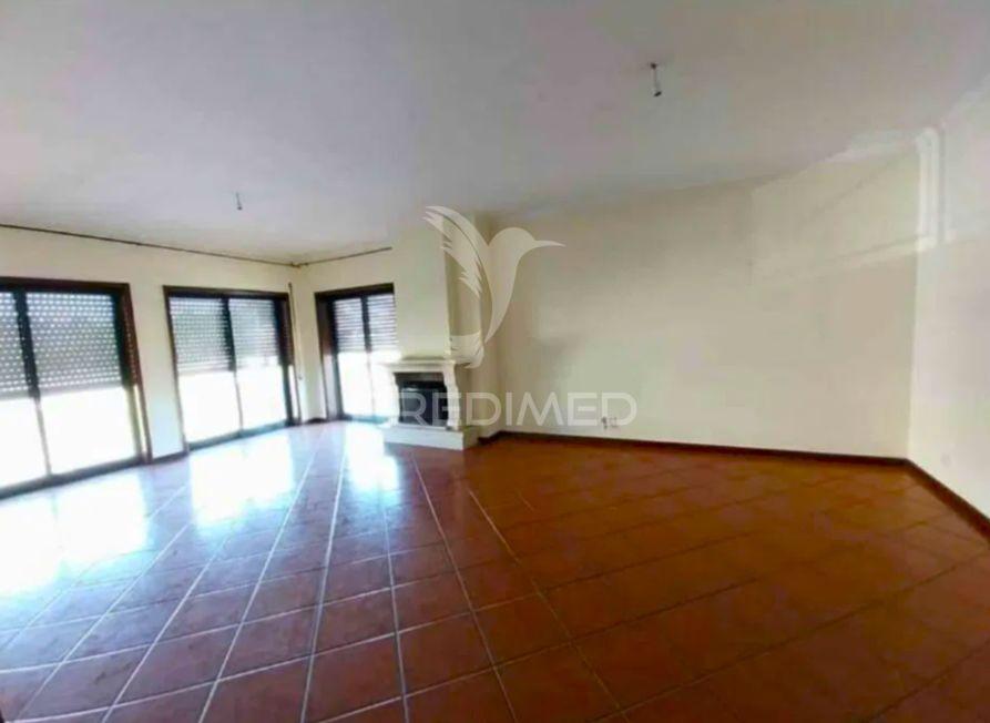 Apartamento t4 duplex em santa joana