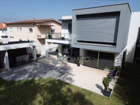 Magnífica moradia t3+1 – prestígio e tranquilidade nos arredores de leiria