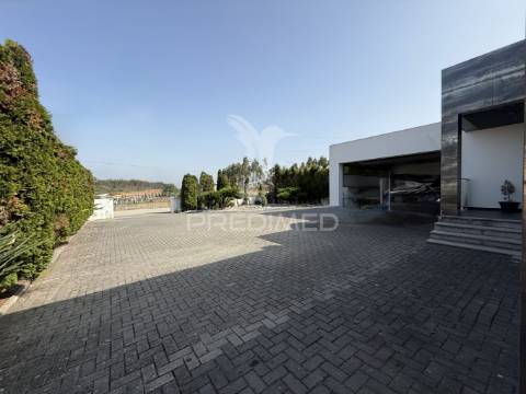 Magnífica moradia t3+1 – prestígio e tranquilidade nos arredores de leiria