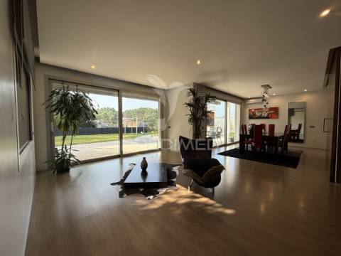 Magnífica moradia t3+1 – prestígio e tranquilidade nos arredores de leiria