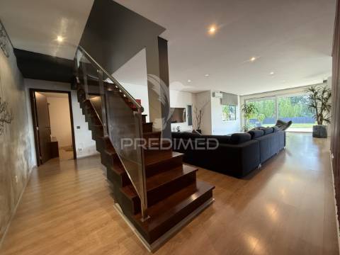 Magnífica moradia t3+1 – prestígio e tranquilidade nos arredores de leiria