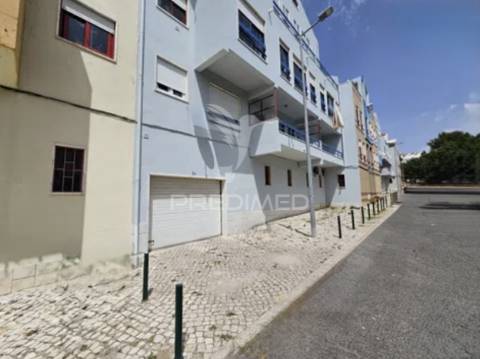 Apartamento t1 com parqueamento – acesso direto à praia do magoito