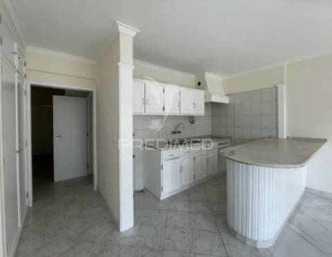 Apartamento t1 com parqueamento – acesso direto à praia do magoito