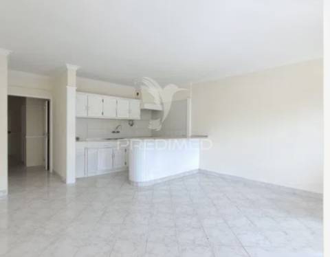 Apartamento t1 com parqueamento – acesso direto à praia do magoito