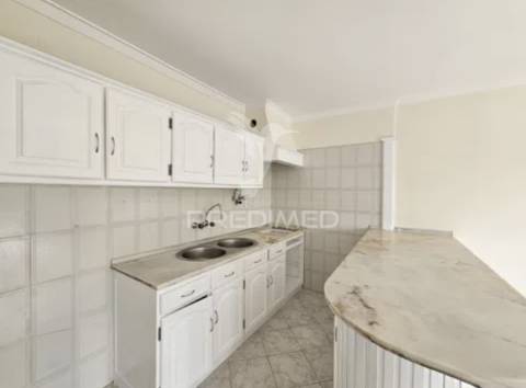 Apartamento t1 com parqueamento – acesso direto à praia do magoito