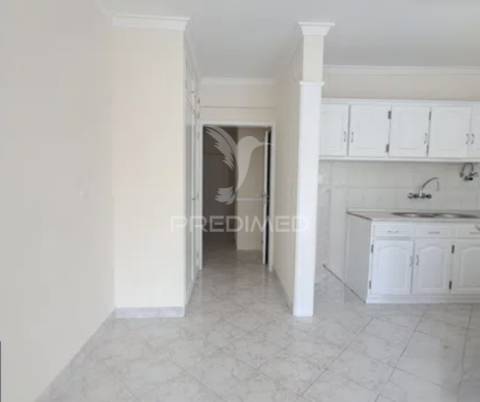 Apartamento t1 com parqueamento – acesso direto à praia do magoito