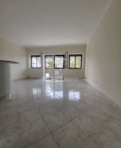 Apartamento t1 com parqueamento – acesso direto à praia do magoito