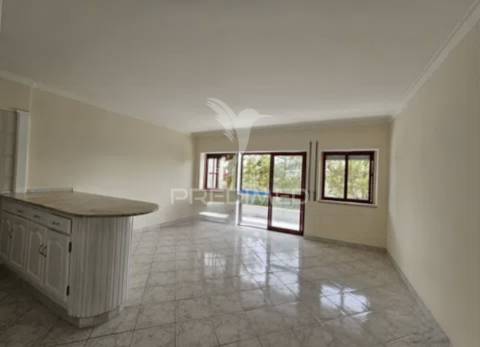 Apartamento t1 com parqueamento – acesso direto à praia do magoito